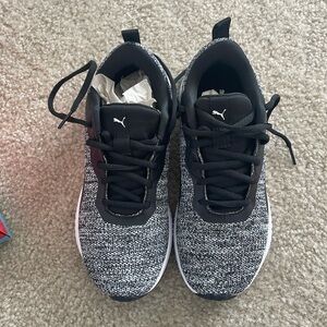 Puma boys Sneaker, NEW, Size 4c